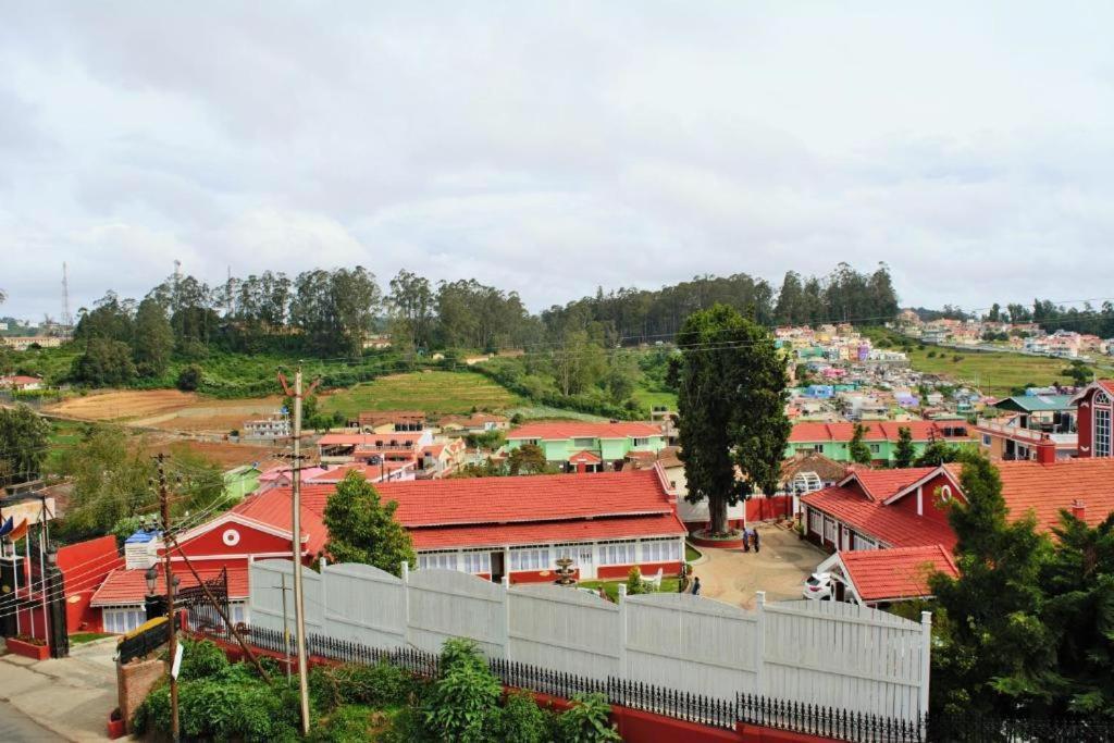 Pinehill Suits Ooty Exterior photo